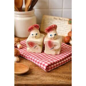 Vintage Figural Anthropomorphic Mushroom Salt & Pepper Shakers Set Japan